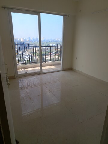 Room in 3 BHK Apartment at Signature Global Golf Greens, Sector 79 – for Sale