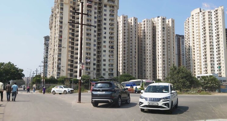  Parking, sector 167  905 Sq.Ft. Plot In Sector 167 Noida 9513593