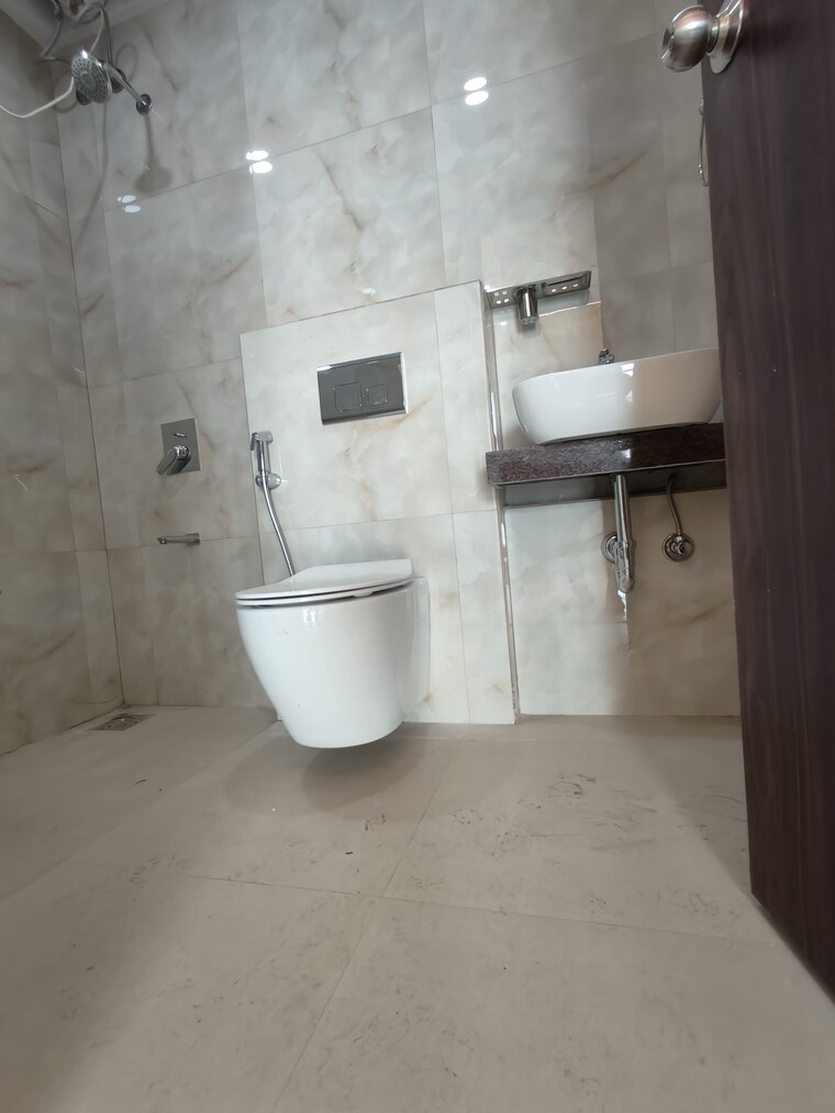 Bathroom, raymond-ten-x-habitat 2 Bedroom 644 Sq.Ft. Apartment In Pokhran Road No Two Thane 9513863