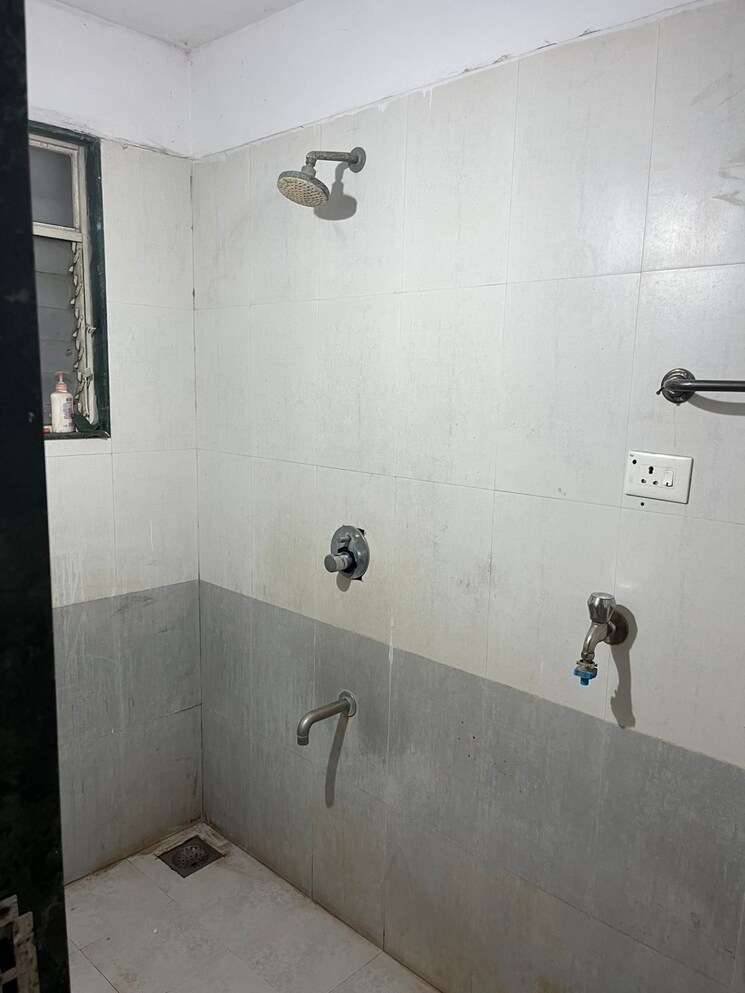 Bathroom, palladium-homes 2 Bedroom 900 Sq.Ft. Apartment In Dhanori Pune 9513802