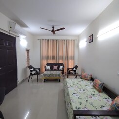 3 BHK + Extra Room Builder Floor For Sale in Unitech Woodstock Floors