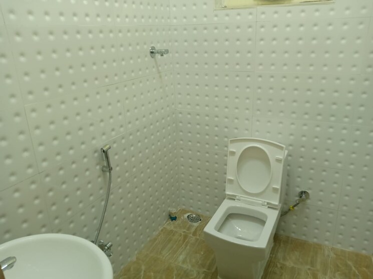 Bathroom, golpark Commercial Office Space 1380 Sq.Ft. In Golpark Kolkata 9513811