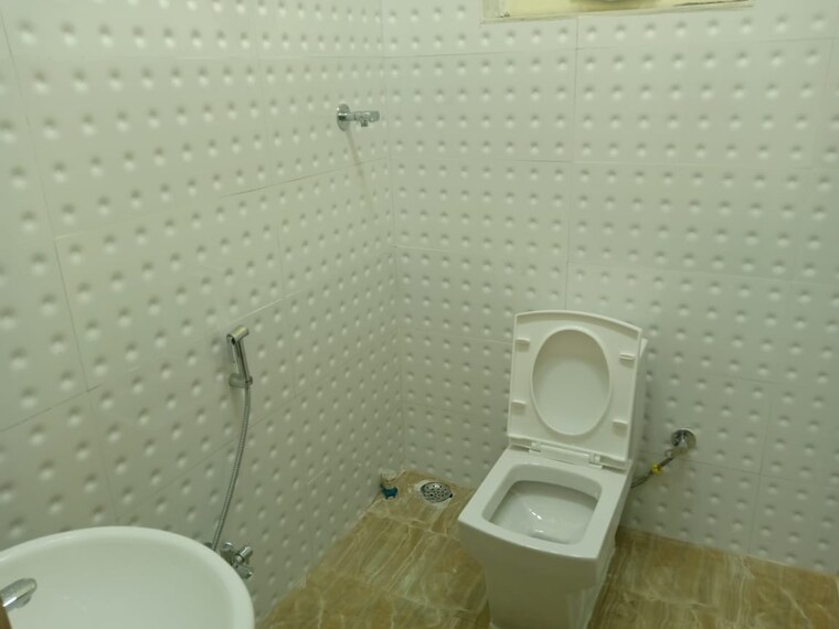 Bathroom, golpark Commercial Office Space 1380 Sq.Ft. In Golpark Kolkata 9513811