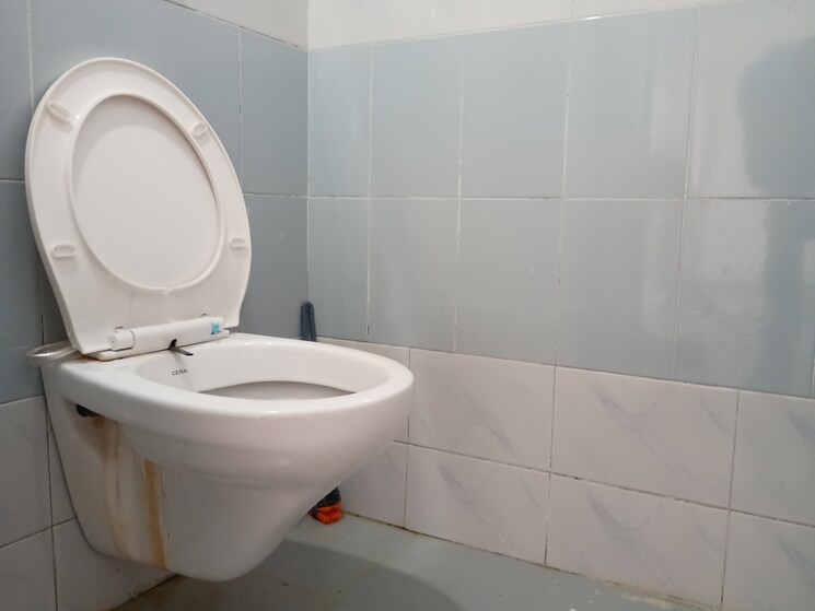 Bathroom, sector 14 dwarka 1 Bedroom 525 Sq.Ft. Apartment In Sector 14 Dwarka Delhi 9512501