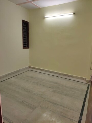 Room in 3 BHK Builder Floor at Dwarka Mor – for Sale