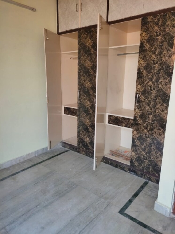 Bathroom, dwarka mor 3 Bedroom 810 Sq.Ft. Builder Floor In Dwarka Mor Delhi 9514176