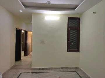 Room in 3 BHK Builder Floor at Dwarka Mor – for Sale