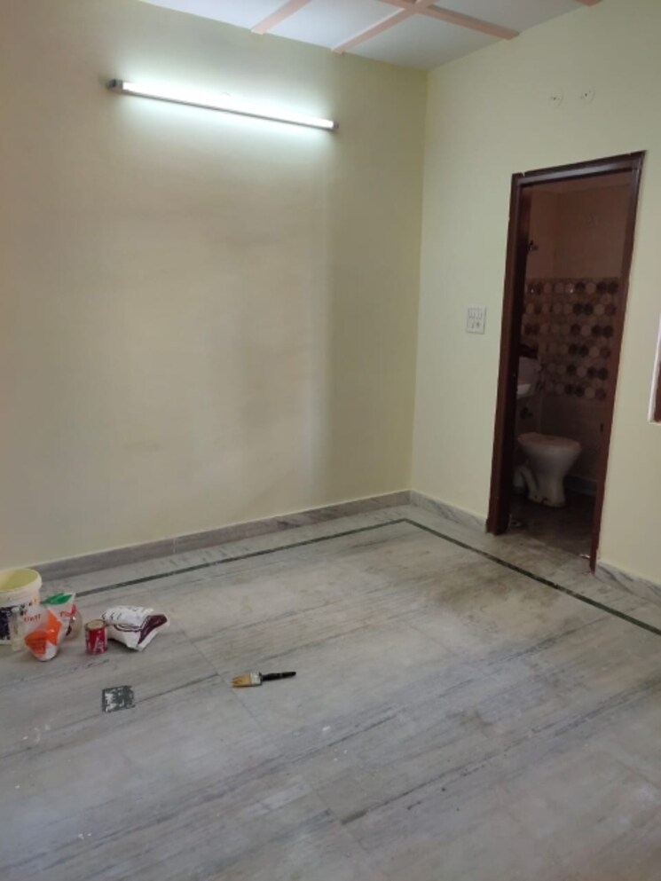 Room, dwarka mor 3 Bedroom 810 Sq.Ft. Builder Floor In Dwarka Mor Delhi 9514176
