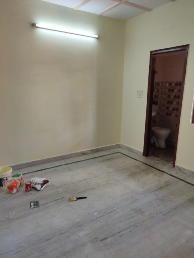 Room, dwarka mor 3 Bedroom 810 Sq.Ft. Builder Floor In Dwarka Mor Delhi 9514176