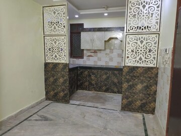 Room in 3 BHK Builder Floor at Dwarka Mor – for Sale