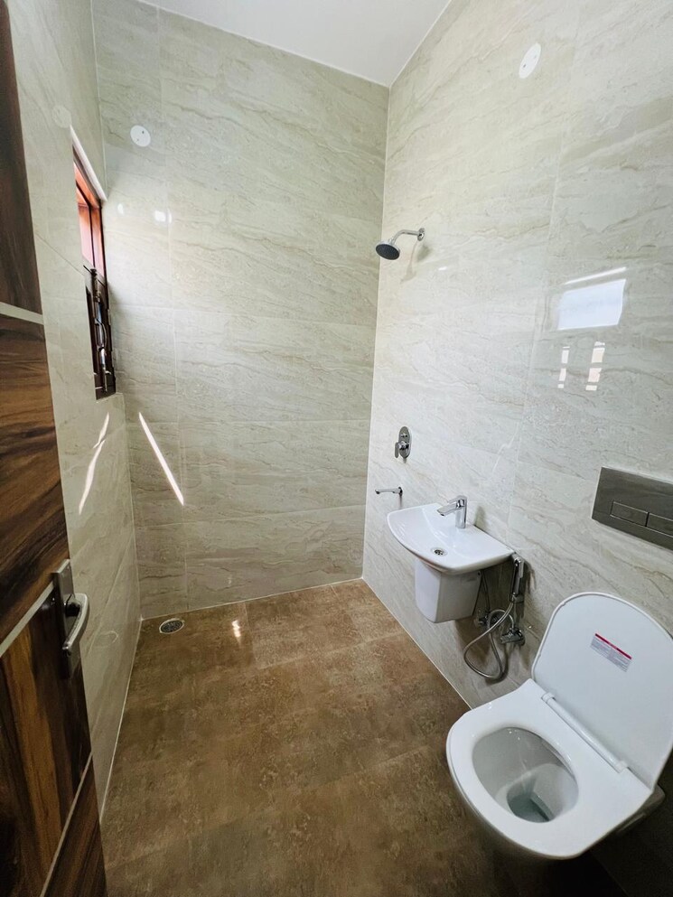 Bathroom, ghazipur 3 Bedroom 1640 Sq.Ft. Builder Floor In Ghazipur Zirakpur 9514202