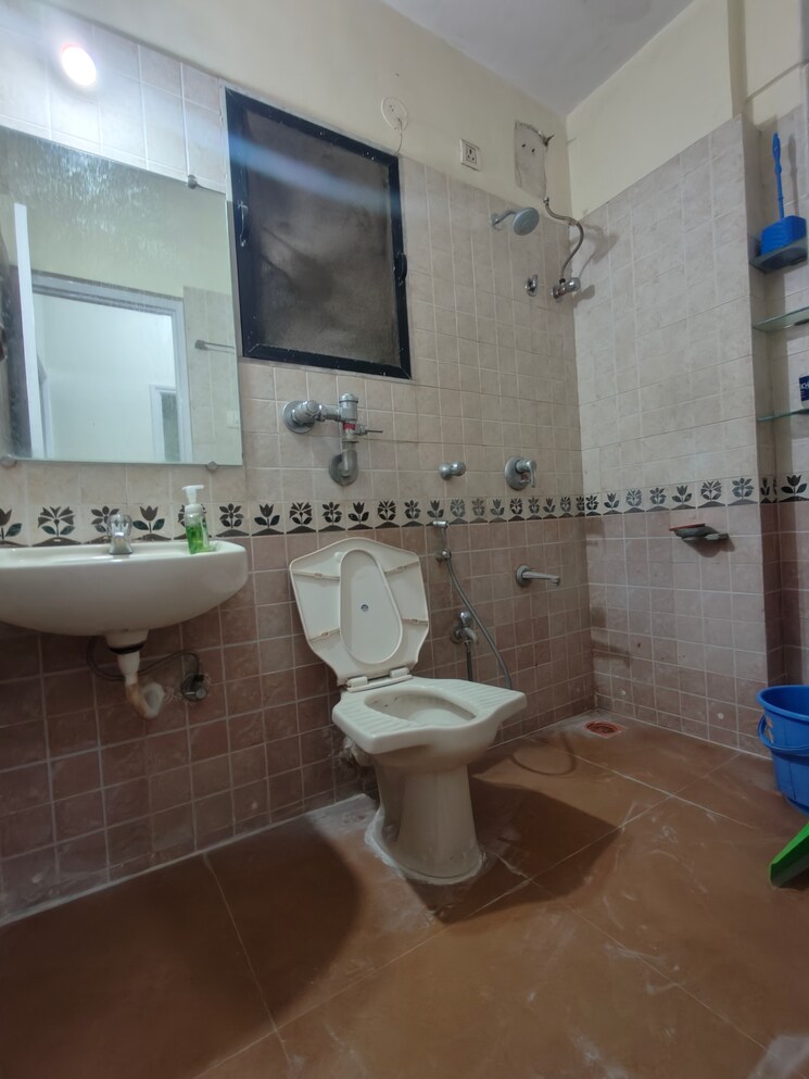 Bathroom, raunak-laxmi-narayan-residency 2 Bedroom 770 Sq.Ft. Apartment In Pokhran Road No Two Thane 9514205