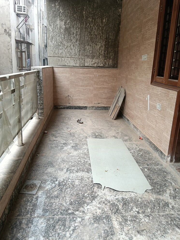 Balcony, shalimar garden extension i 4 Bedroom 150 Sq.Yd. Builder Floor In Shalimar Garden Extension I Ghaziabad 9514204