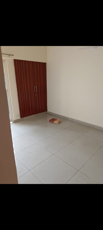 Room in 3 BHK Apartment at Saviour Green Arch, Tech Zone 4 Greater Noida – for Rent