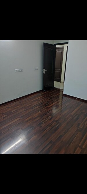 Room in 3 BHK Apartment at Saviour Green Arch, Tech Zone 4 Greater Noida – for Rent