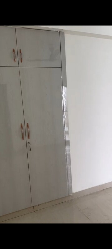 Furnished Amenities in 2.5 BHK Apartment at Victoryone Central, Sector 12 Greater Noida – for Rent