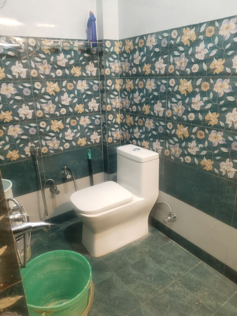 Bathroom, savitri nagar 2 Bedroom 900 Sq.Ft. Builder Floor In Savitri Nagar Delhi 9514230