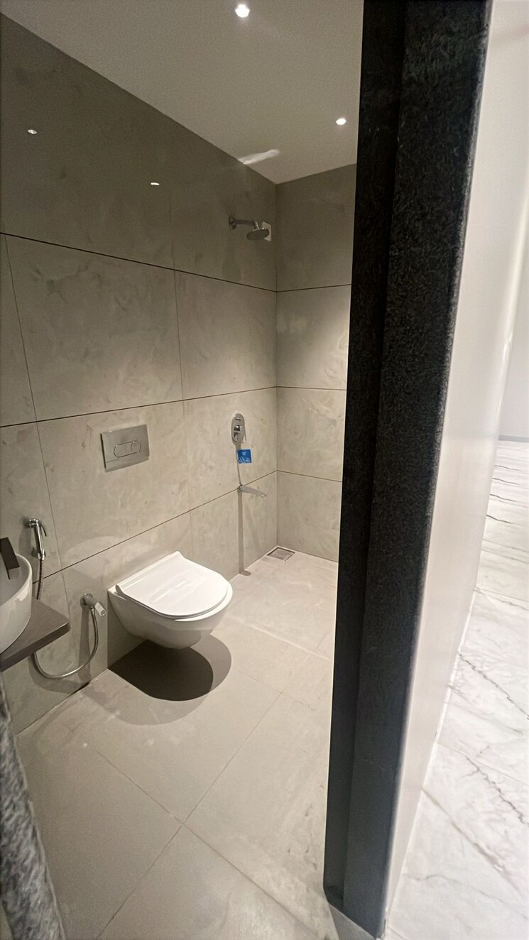 Bathroom, atul-life 3 Bedroom 1000 Sq.Ft. Apartment In Mulund West Mumbai 9514226