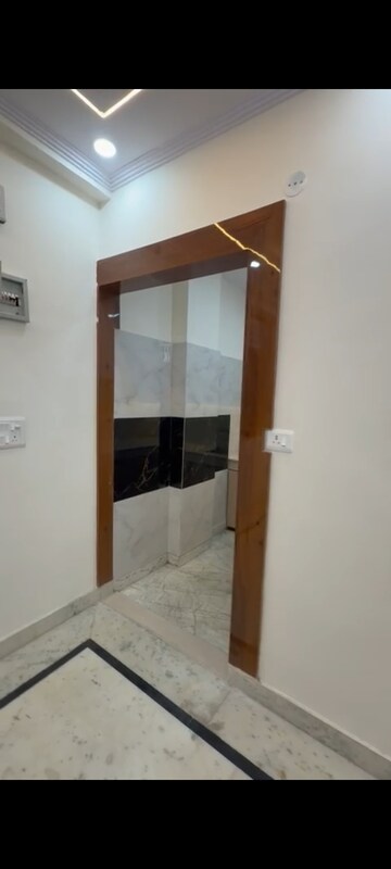 Room in 1 BHK Builder Floor at Vaishali Media Apartment, Vaishali Sector 5 – for Sale