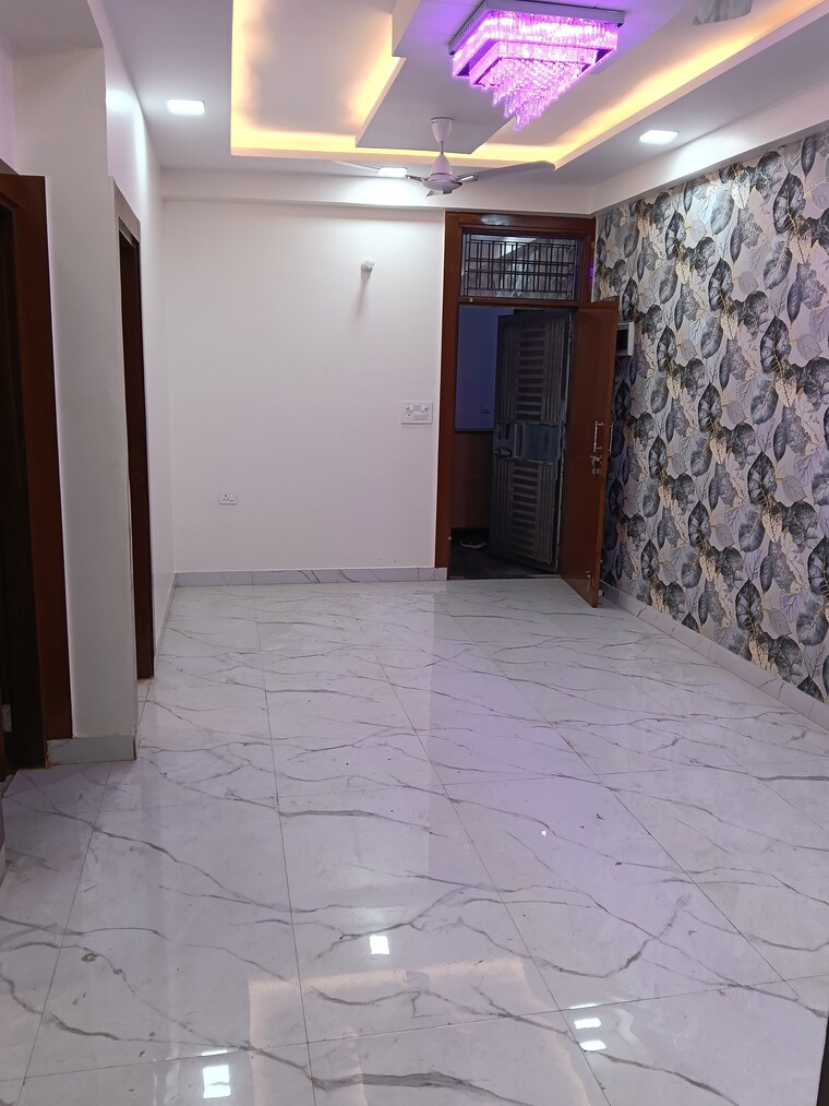 Room, shalimar garden extension i 3 Bedroom 110 Sq.Yd. Builder Floor In Shalimar Garden Extension I Ghaziabad 9514262