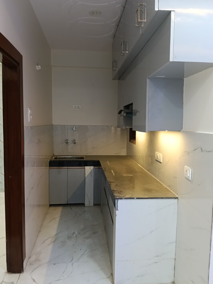 Bathroom, shalimar garden extension i 3 Bedroom 110 Sq.Yd. Builder Floor In Shalimar Garden Extension I Ghaziabad 9514262