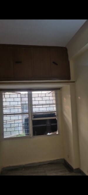 Room in 3 BHK Apartment at Shipra Suncity, Vaibhav Khand – for Rent