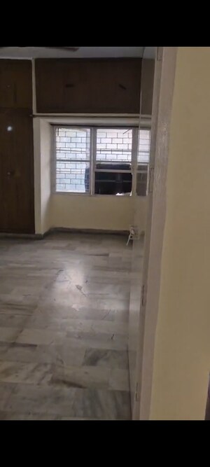 Room in 3 BHK Apartment at Shipra Suncity, Vaibhav Khand – for Rent