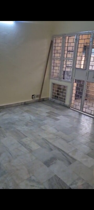 Room in 3 BHK Apartment at Shipra Suncity, Vaibhav Khand – for Rent