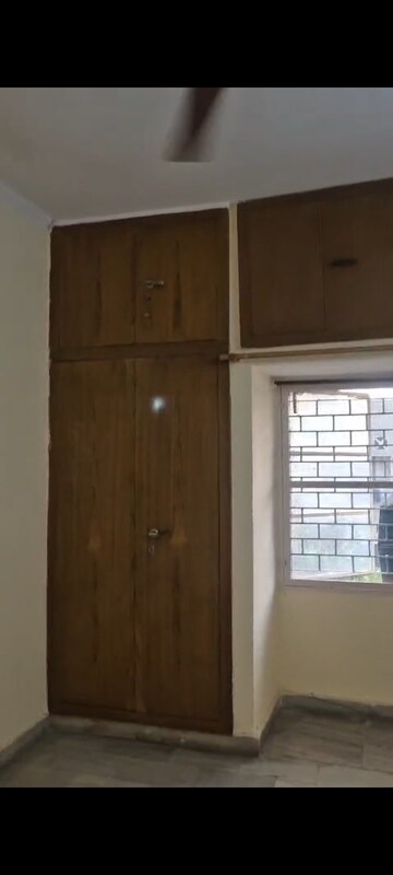 Furnished Amenities in 3 BHK Apartment at Shipra Suncity, Vaibhav Khand – for Rent