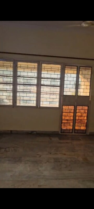 Room in 3 BHK Apartment at Shipra Suncity, Vaibhav Khand – for Rent