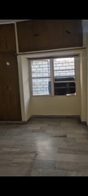 Room in 3 BHK Apartment at Shipra Suncity, Vaibhav Khand – for Rent