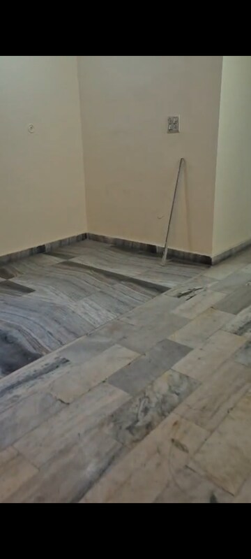 Room in 3 BHK Apartment at Shipra Suncity, Vaibhav Khand – for Rent