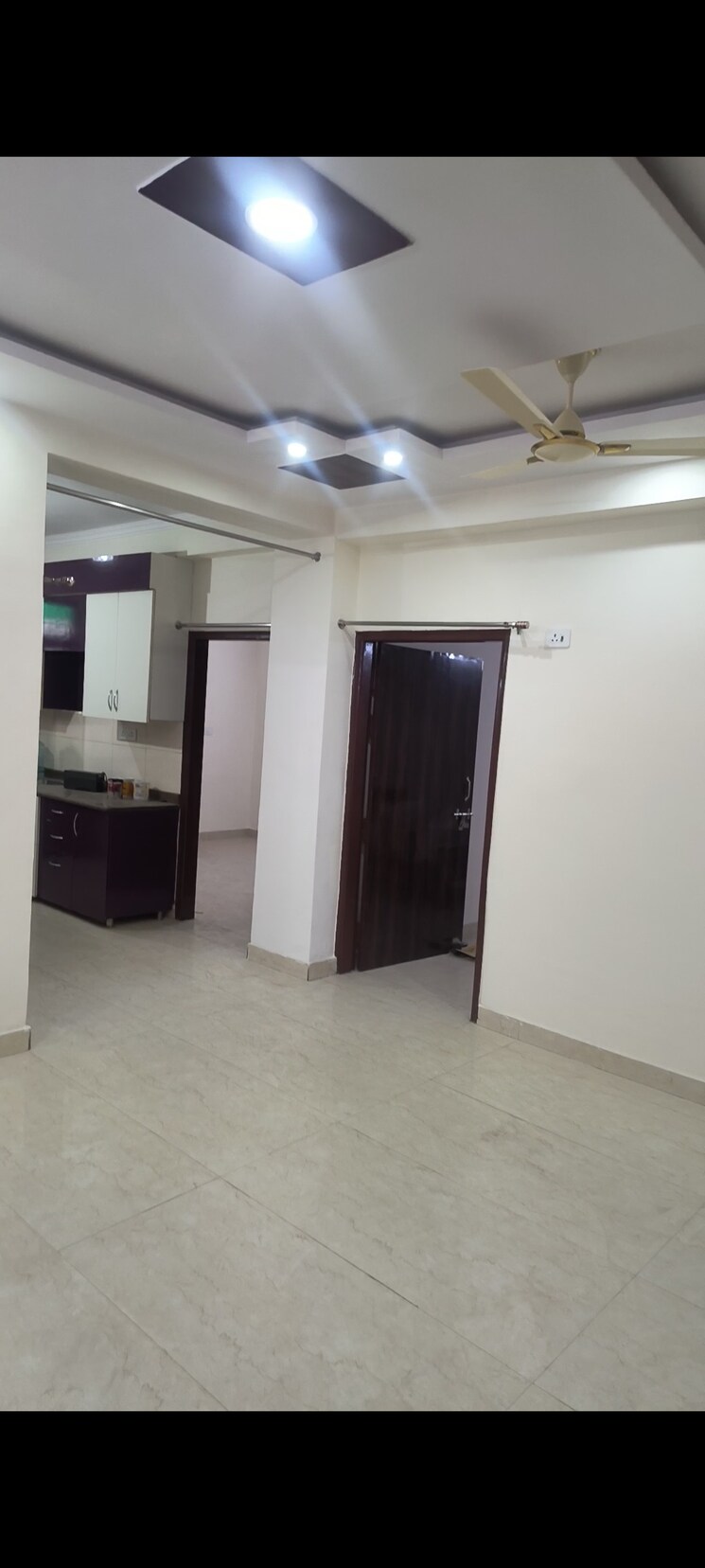 Room, bharat vihar 3 Bedroom 105 Sq.Yd. Builder Floor In Bharat Vihar Delhi 9514272