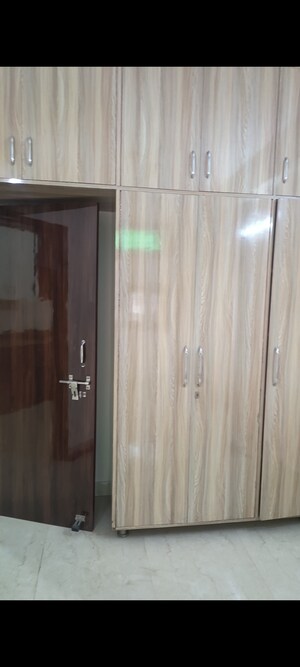 Furnished Amenities in 3 BHK Builder Floor at Bharat Vihar – for Sale