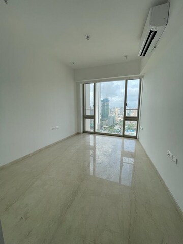 Room in 3 BHK Apartment at Lodha The Park, Worli – for Rent