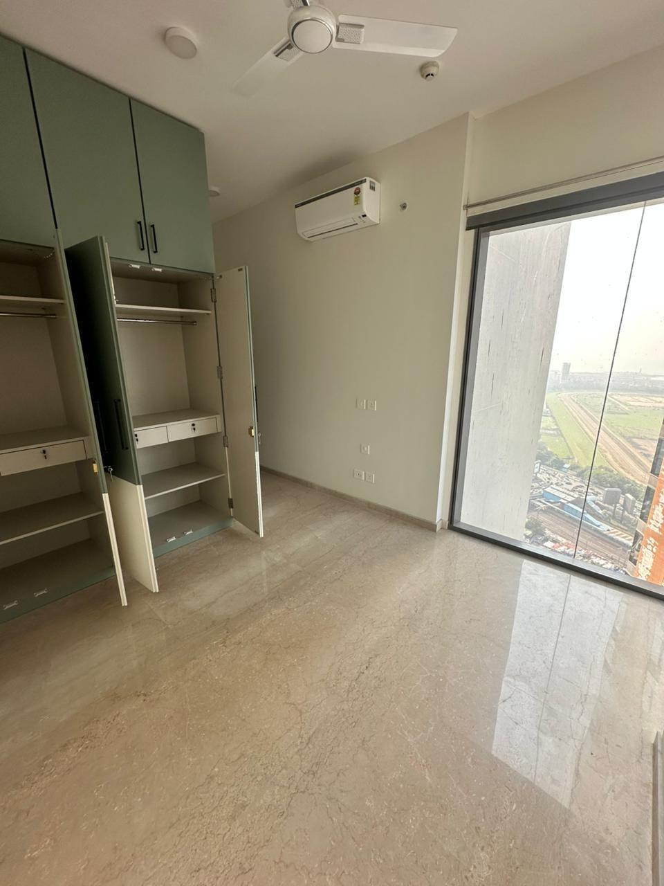 3 BHK + Servant Room Apartment For Rent in Piramal Mahalaxmi