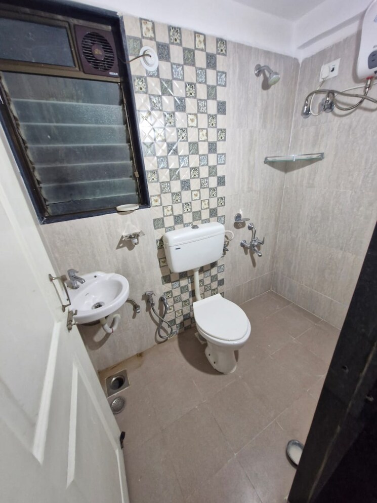 Bathroom, hyde-park-galaxy 2 Bedroom 900 Sq.Ft. Apartment In Manpada Thane 9514282