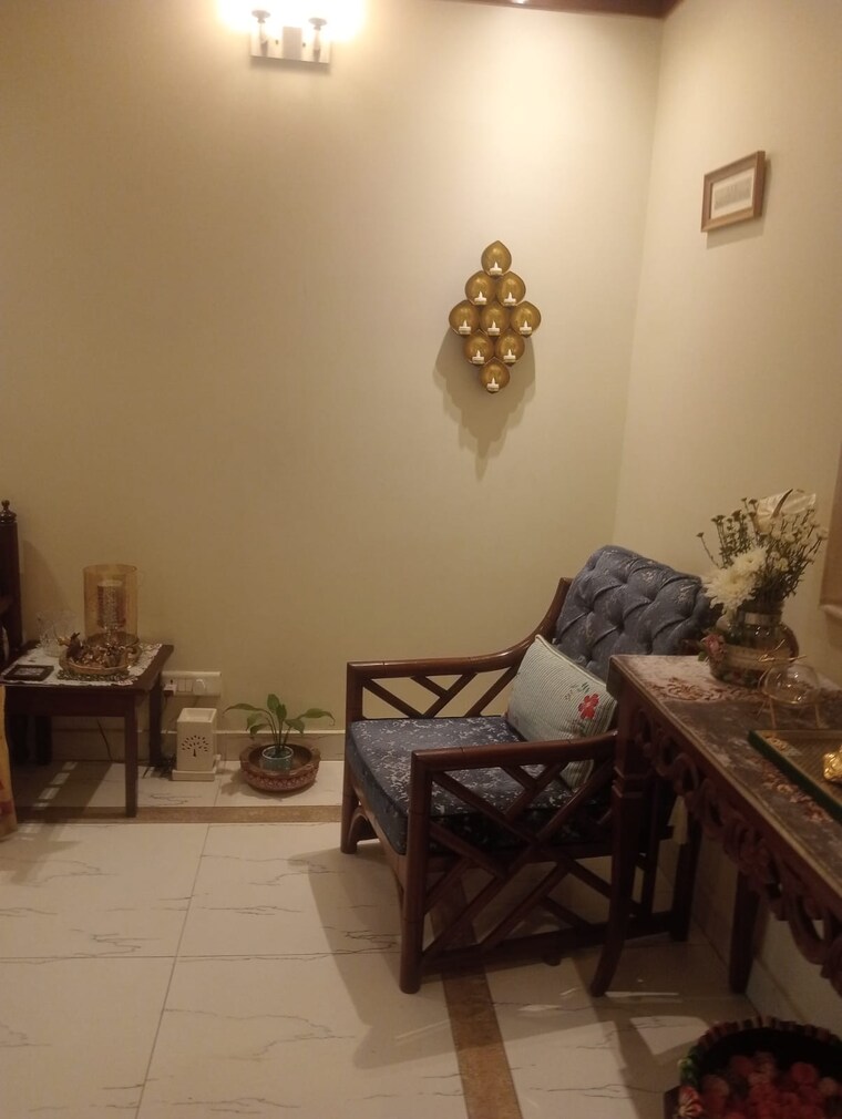 Living Room, sarita-vihar-pocket-j-rwa 4 Bedroom 2100 Sq.Ft. Apartment In Sarita Vihar Delhi 9514286