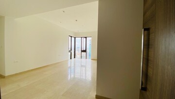 Room in 3 BHK Apartment at Lodha The Park, Worli – for Rent