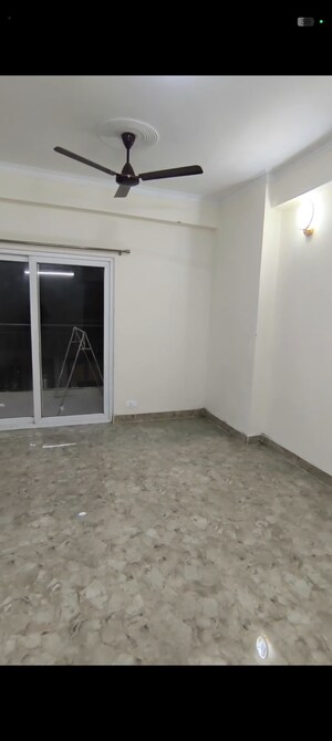 Room in 3 BHK Apartment at Amrapali Terrace Homes, Tech Zone 4 Greater Noida – for Rent