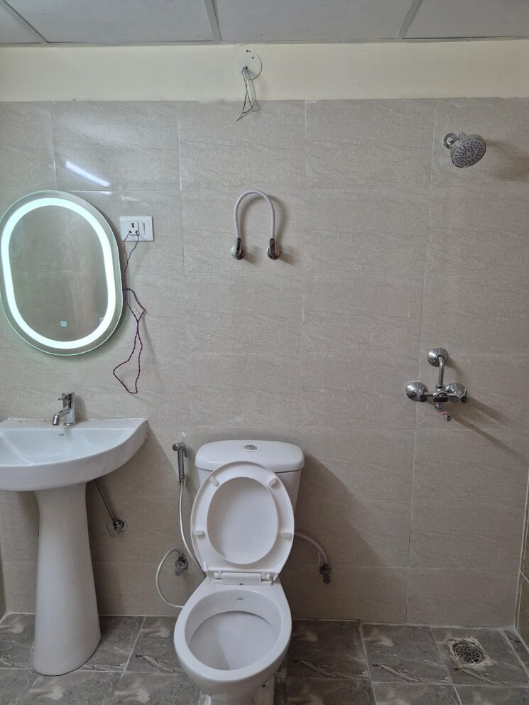 Bathroom, amrapali-terrace-homes 3.5 Bedroom 1600 Sq.Ft. Apartment In Tech Zone 4 Greater Noida Greater Noida 9514356