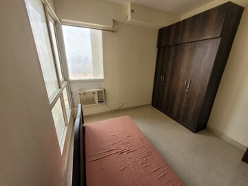 Room in 2 BHK Apartment at Signature Global Prime, Sector 63a – for Rent