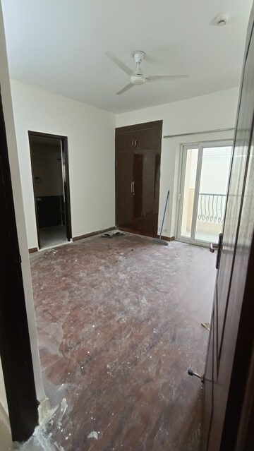 Room in 3 BHK Apartment at Nimbus The Hyde park, Sector 78 – for Rent