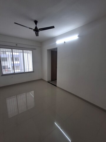 Room in 2 BHK Apartment at Mihan – for Rent