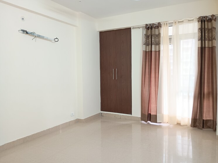 Room, sector 19 dwarka 3 Bedroom 1850 Sq.Ft. Apartment In Sector 19 Dwarka Delhi 9514375