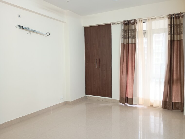 Room, sector 19 dwarka 3 Bedroom 1850 Sq.Ft. Apartment In Sector 19 Dwarka Delhi 9514375