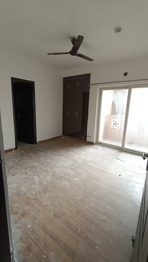 Room in 3 BHK Apartment at Nimbus The Hyde park, Sector 78 – for Rent