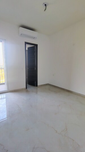 Room in 3 BHK Apartment at Smart World Orchard, Sector 61 – for Rent