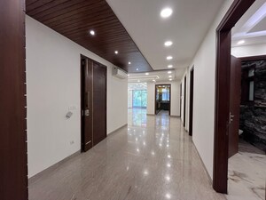 Building Lobby in 3.5 BHK Builder Floor at Vipul Square, Sector 27 – for Rent