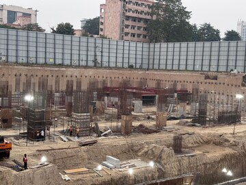  Shop For Sale in Vibhuti Khand